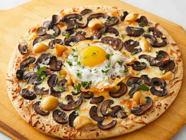 Land O Lakes Foodservice I Mushroom Garlic Alfredo Pizza