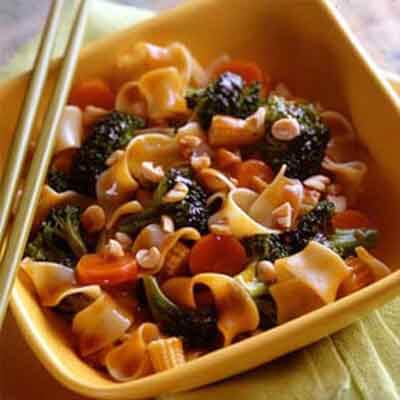 Broccoli-Peanut Stir-Fry with Noodles Image 