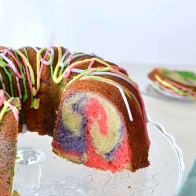 Little Easter Cakes: Mini Chocolate Drizzle Bundt Cakes