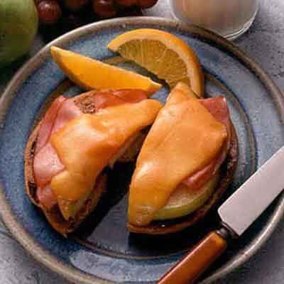 Ham 'n Apple Bagels