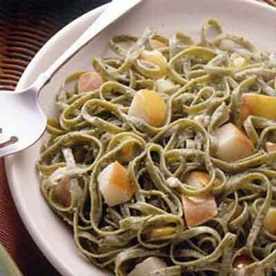Spinach Fettuccine With Pears & Gorgonzola Cheese
