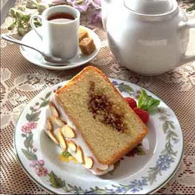 Cinnamon Almond Streusel Pound Cake