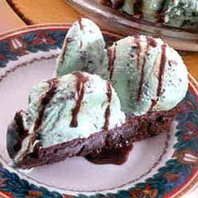 Mint Ice Cream Pie with Fudge Sauce