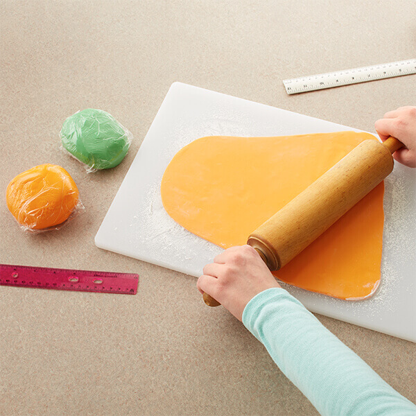 How to Cover a Cake with Fondant | Our Baking Blog: Cake, Cookie & Dessert  Recipes by Wilton