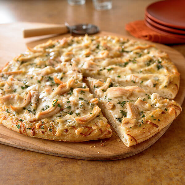 white chicken alfredo pizza