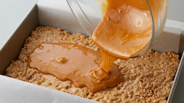 Pouring Caramel Layer