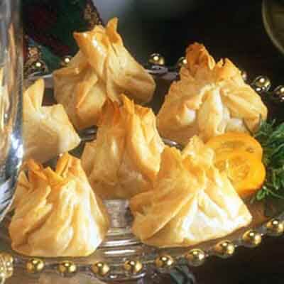 Phyllo Star Clusters With Caramelized Onions