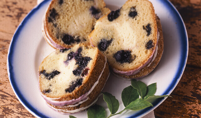 Blueberry Almond Cheesecake Tunnel