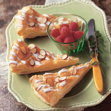 scandinavian almond puff